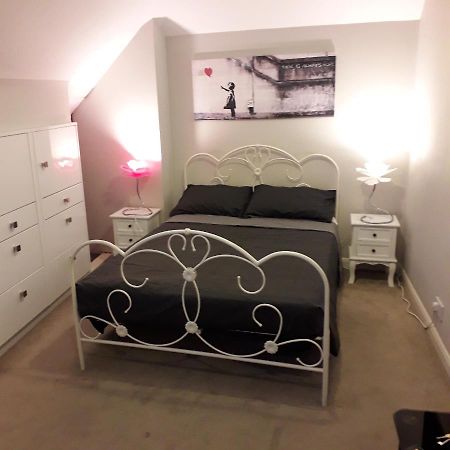 Street Artist Bed & Breakfast Romford Dış mekan fotoğraf